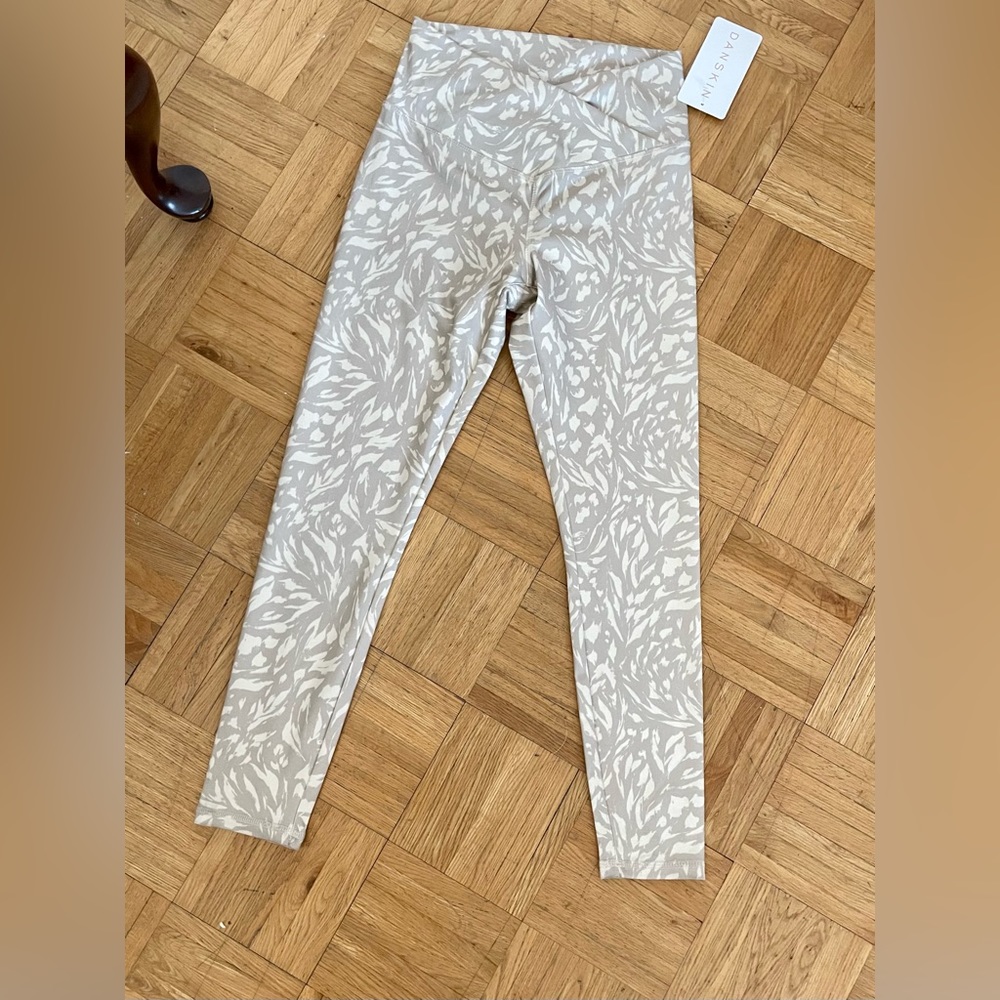 Danskin SP Crossover Waist Legging New with tag